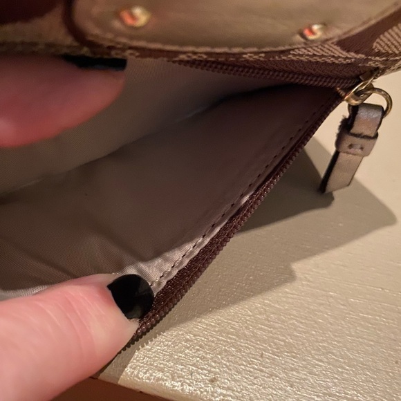 Coach Signature Wallet - Picture 8 of 9